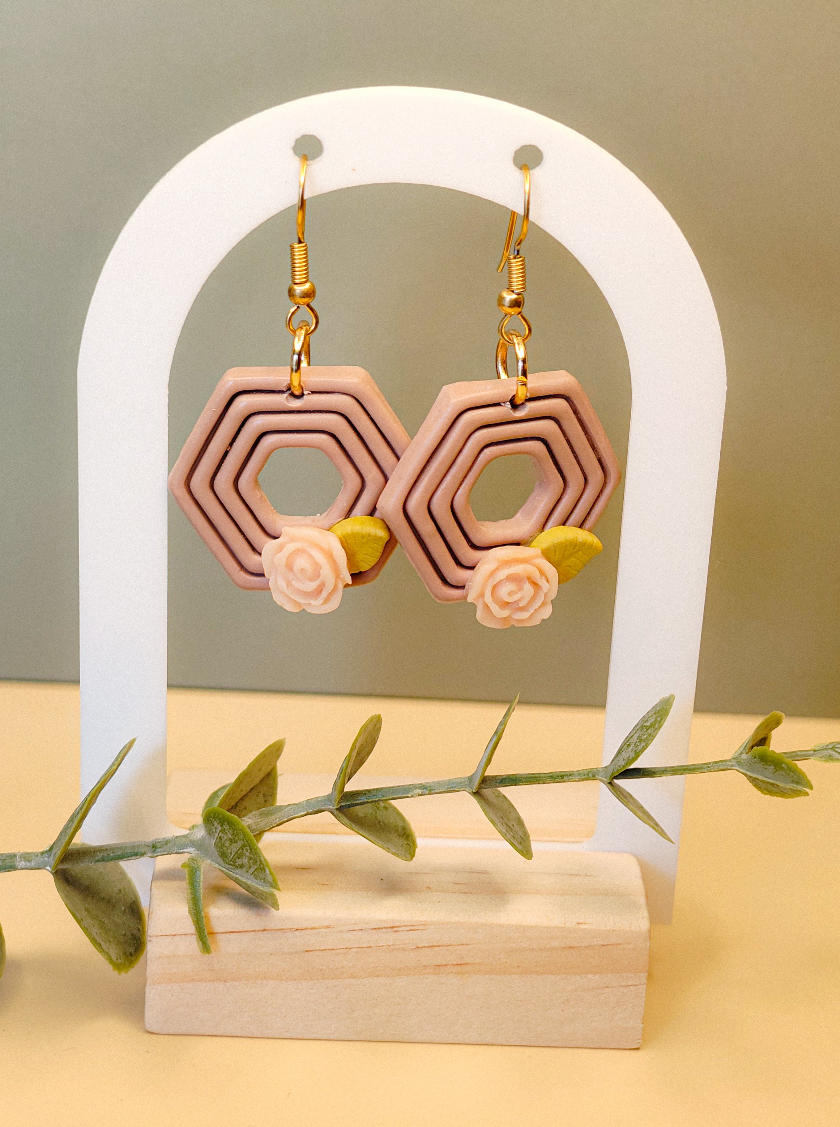 Garden Geometry – Sandstone Flower