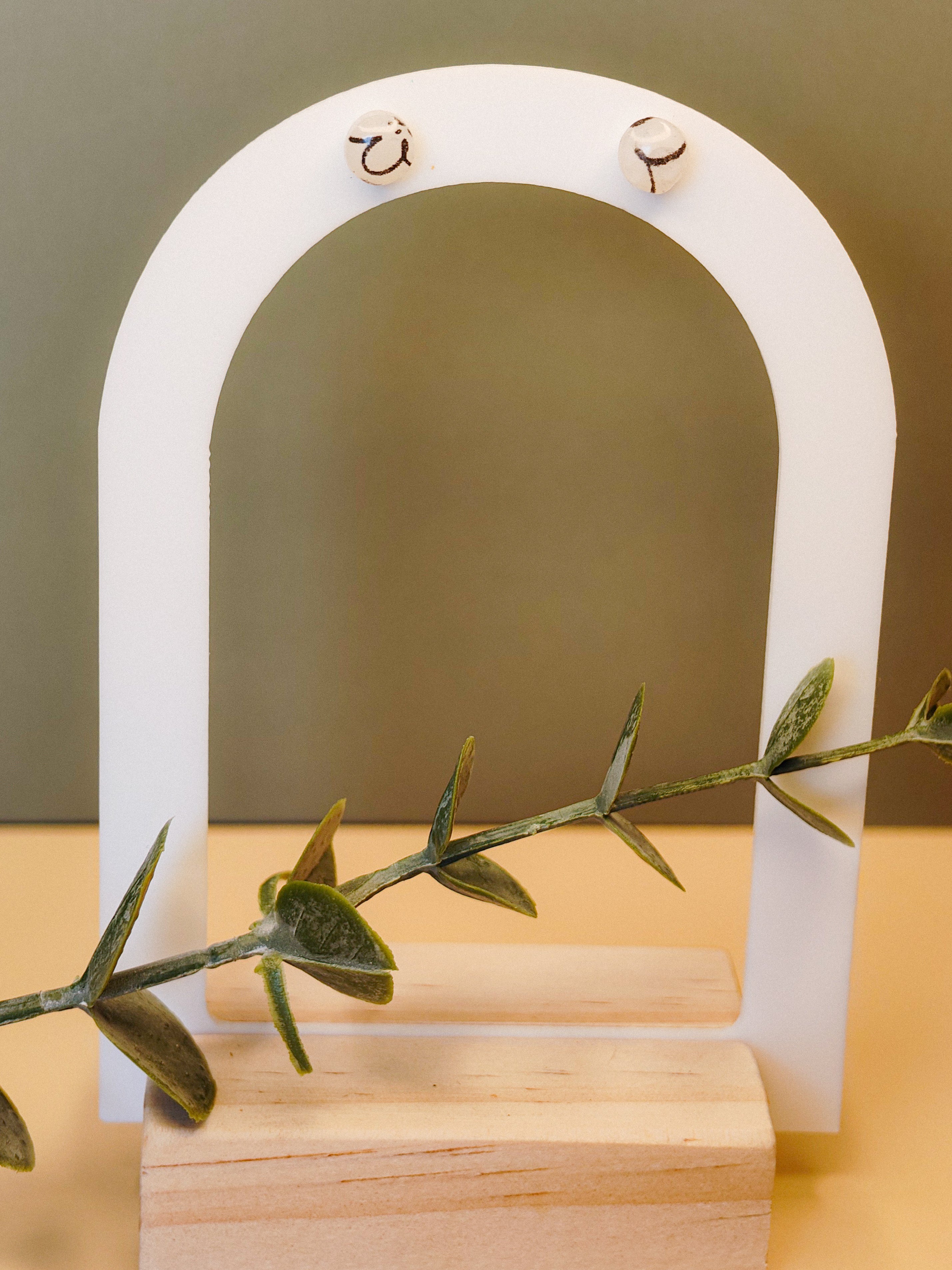 Black & White Blossoms - Bloomdot