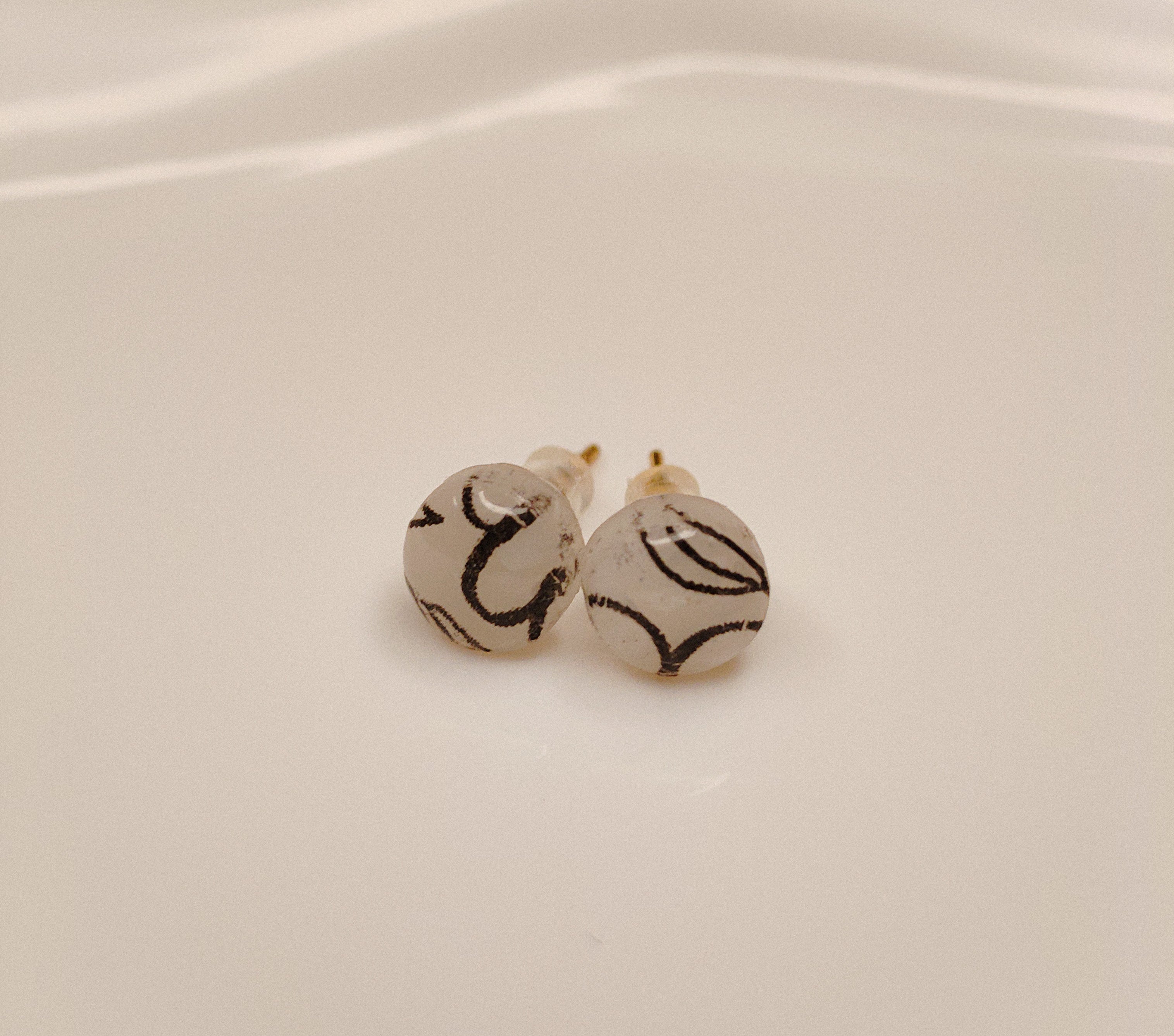 Black & White Blossoms - Bloomdot