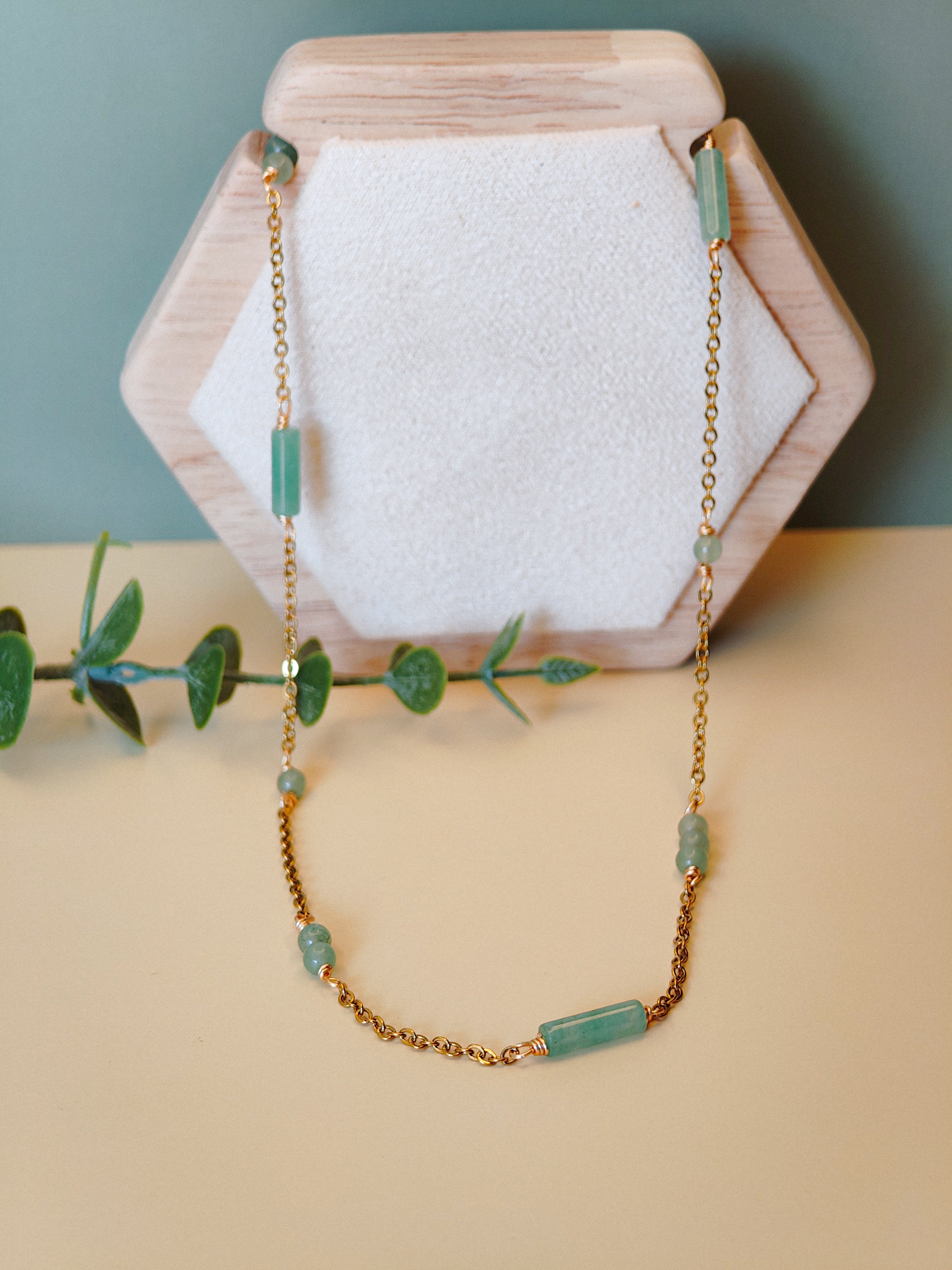 Golden Thraed - Cluster - Light Green - Necklace