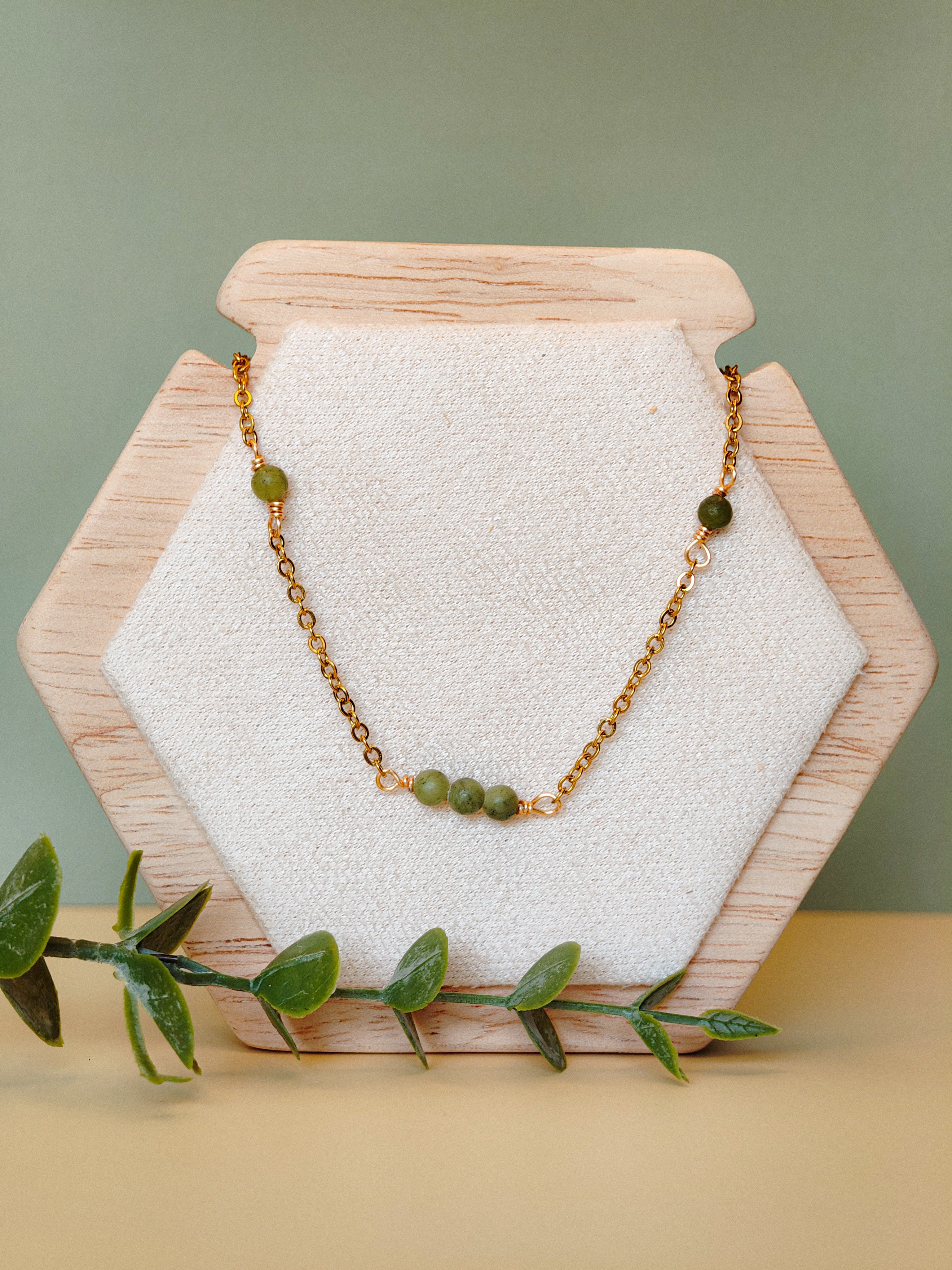 Golden Thread - Balance - Green - Necklace