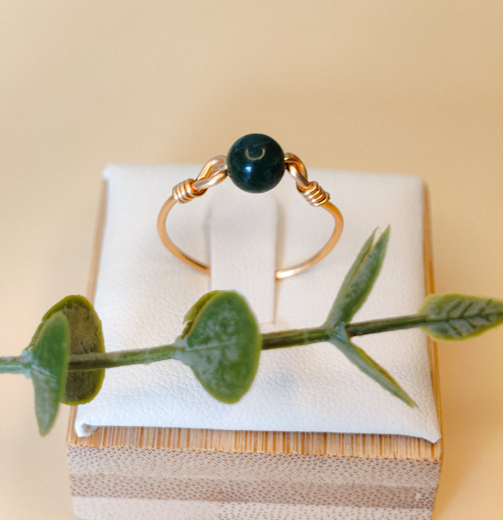 Golden Thread - Loop - Dark Green - Ring