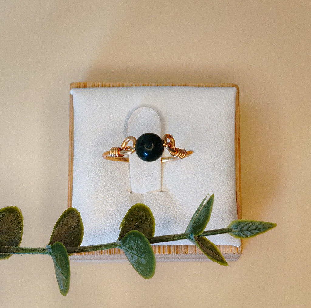 Golden Thread - Loop - Dark Green - Ring