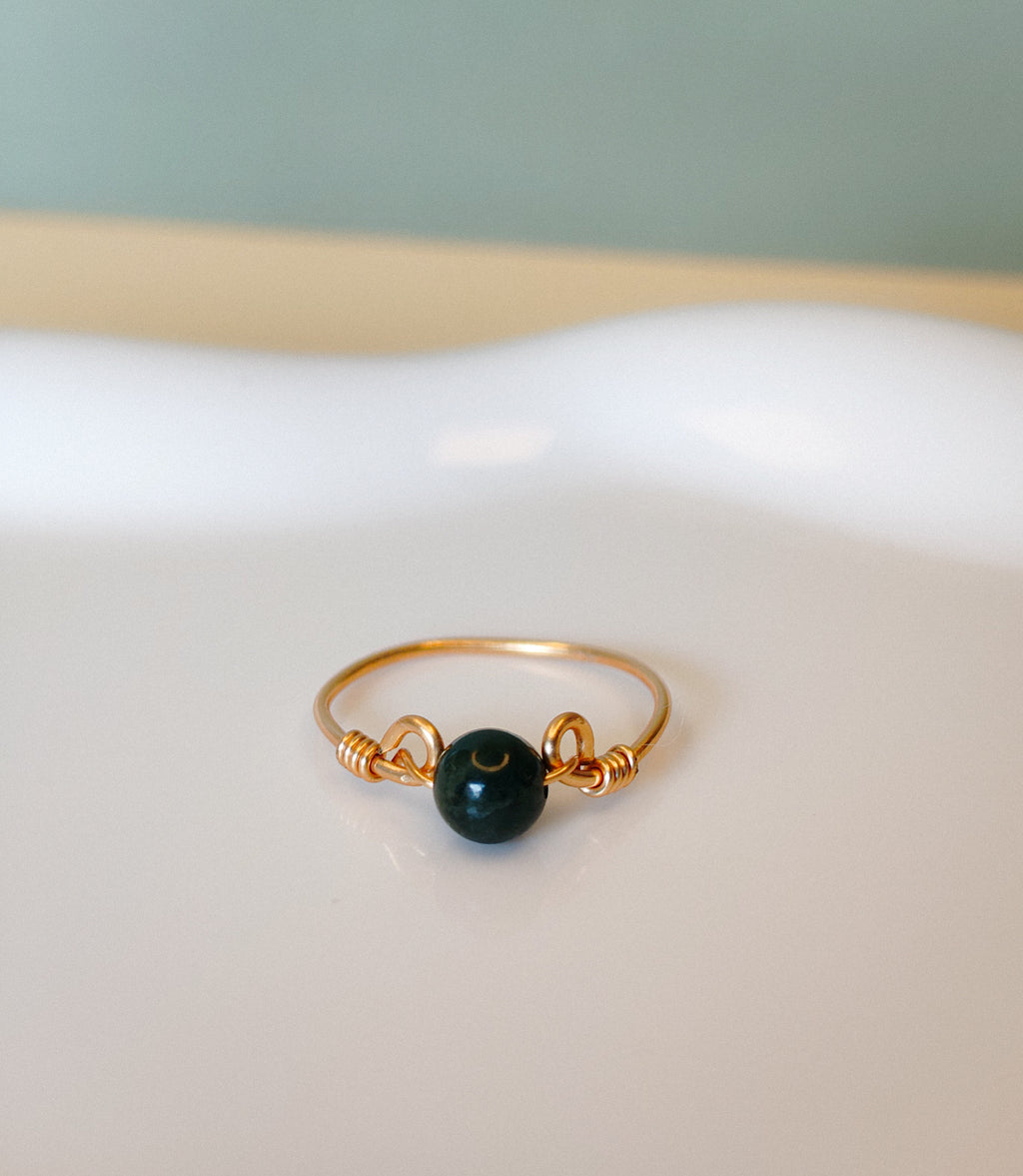 Golden Thread - Loop - Dark Green - Ring