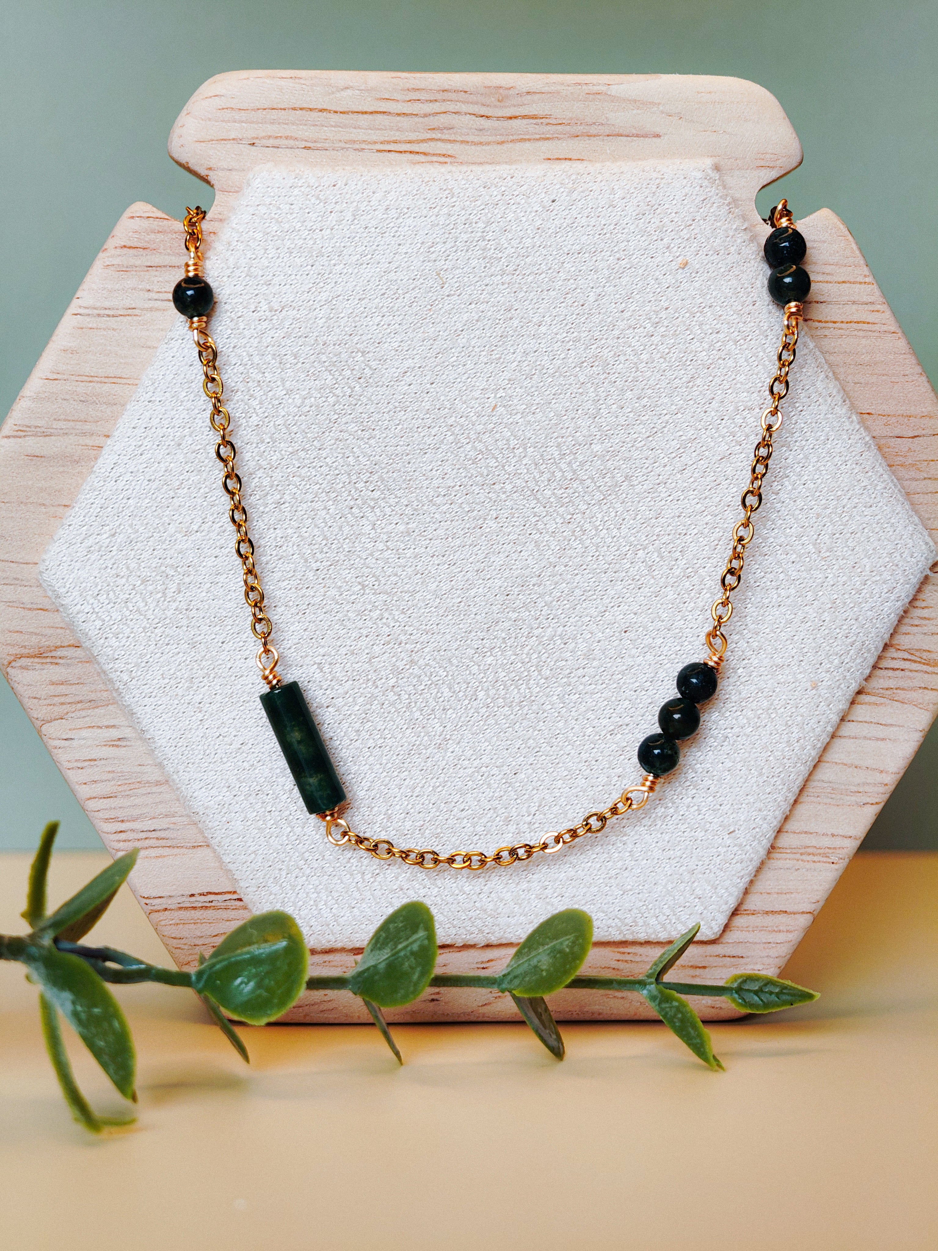 Golden Thread - Cluster - Dark Green - Necklace