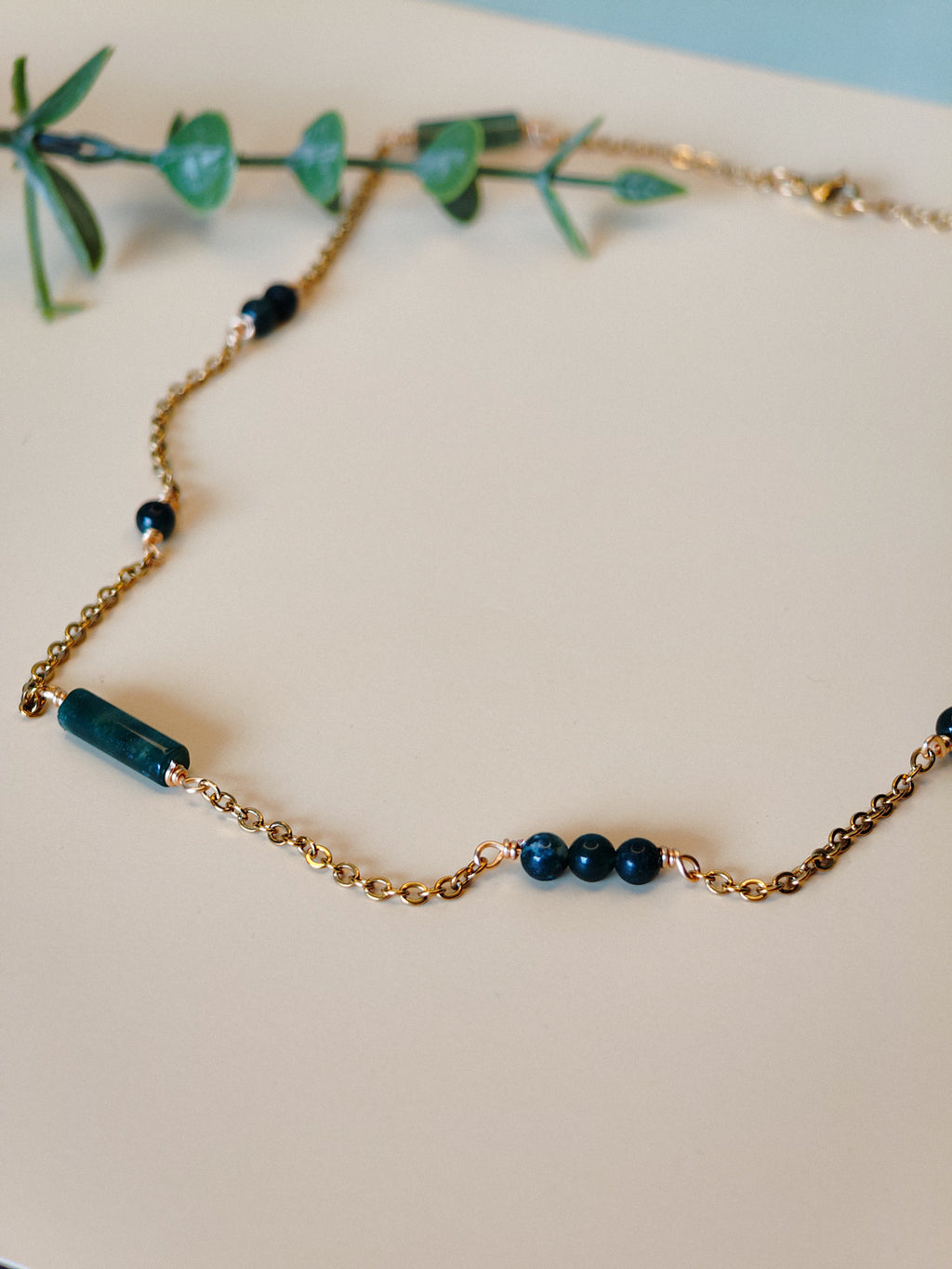 Golden Thread - Cluster - Dark Green - Necklace