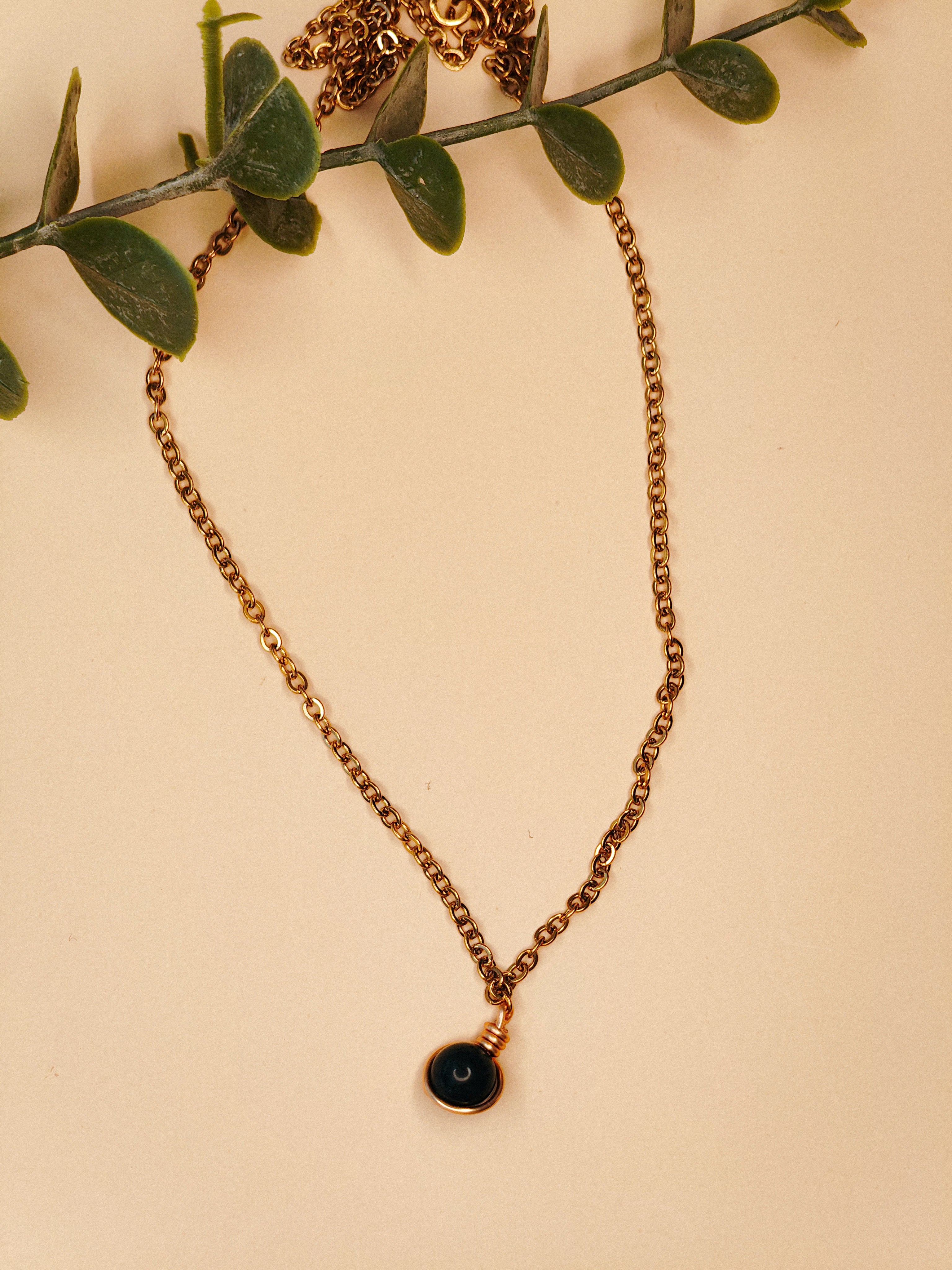Golden Thread - Drop - Dark Green - Necklace