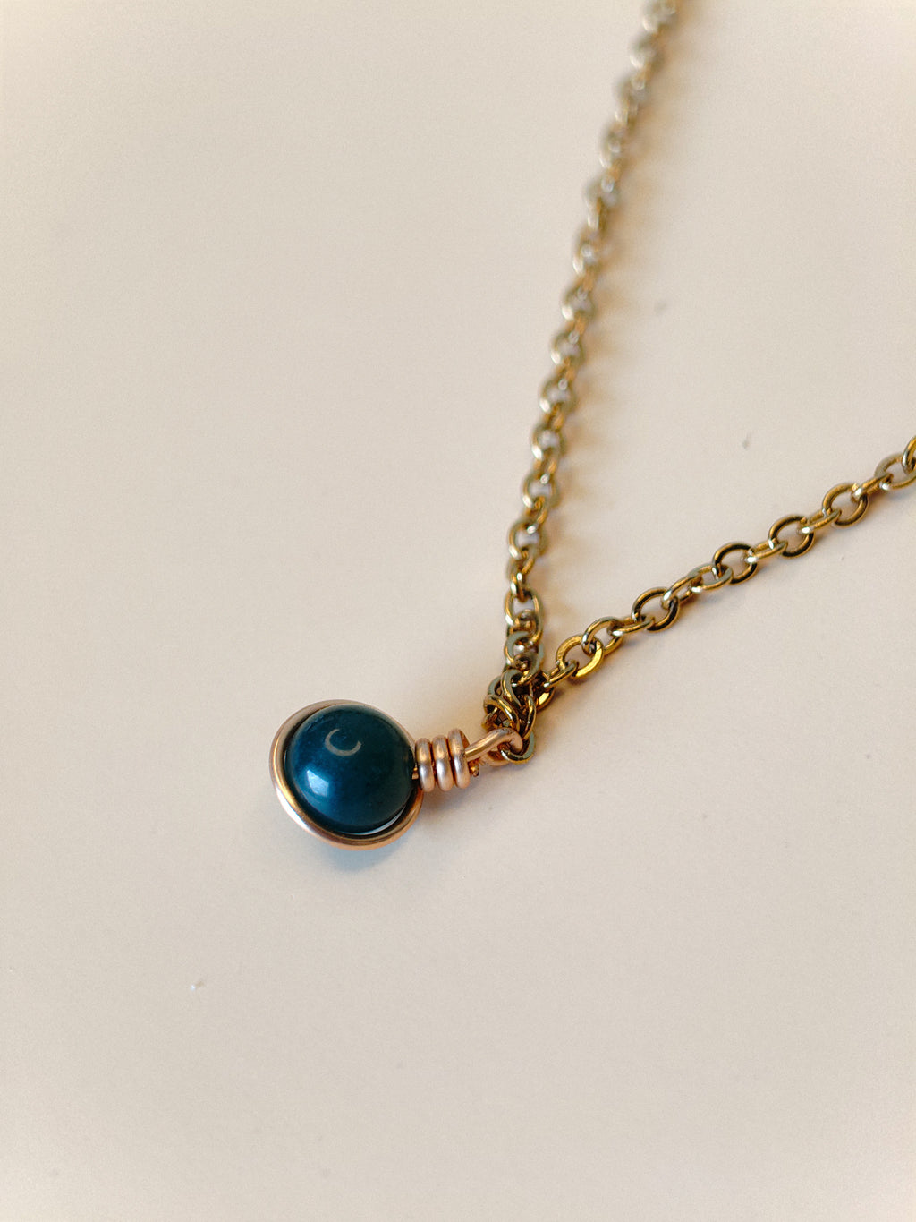 Golden Thread - Drop - Dark Green - Necklace